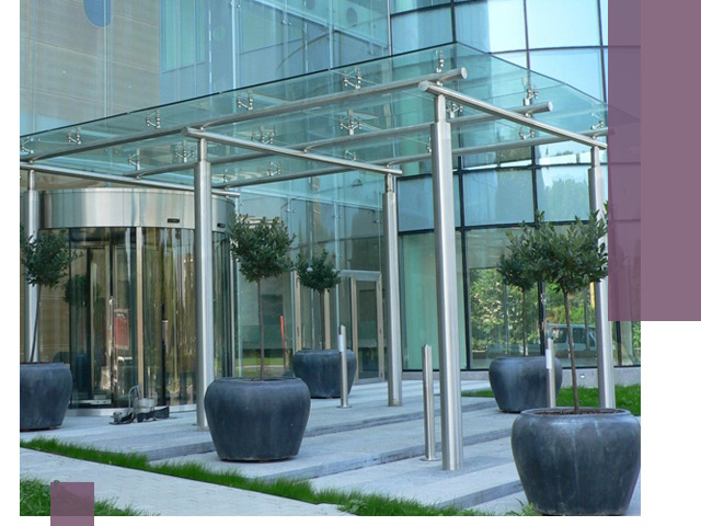 Навесы из стекла на заказ в Ставрополе — монтаж и установка