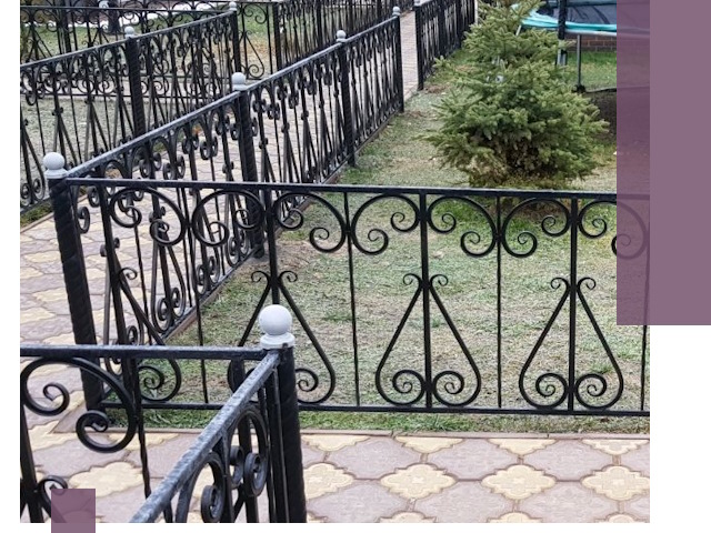 Кованые газонные ограждения под ключ в Ставрополе
